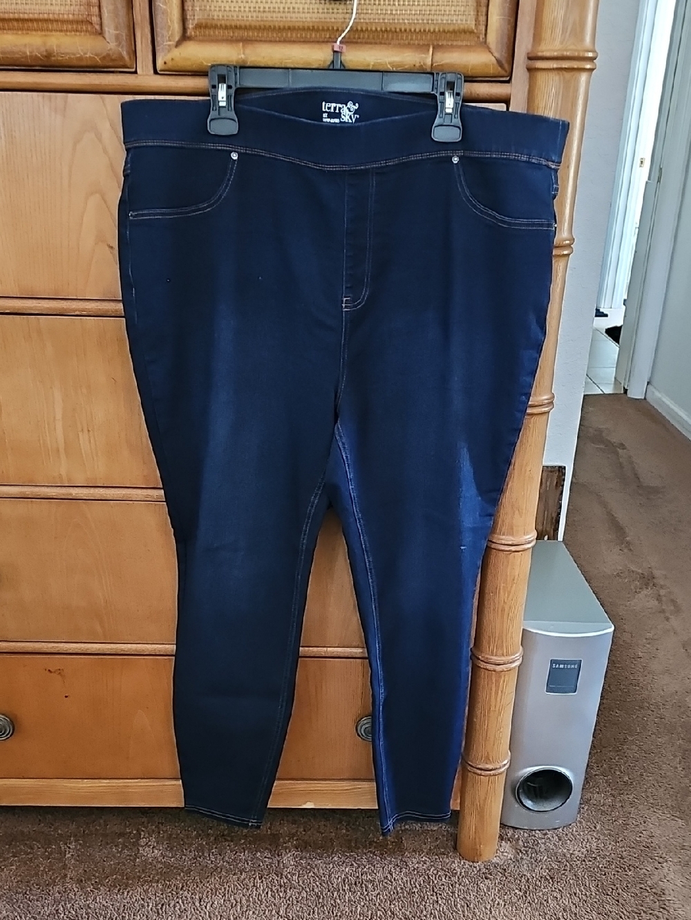 Terra & Sky Women’s Navy Stretch Jeggings